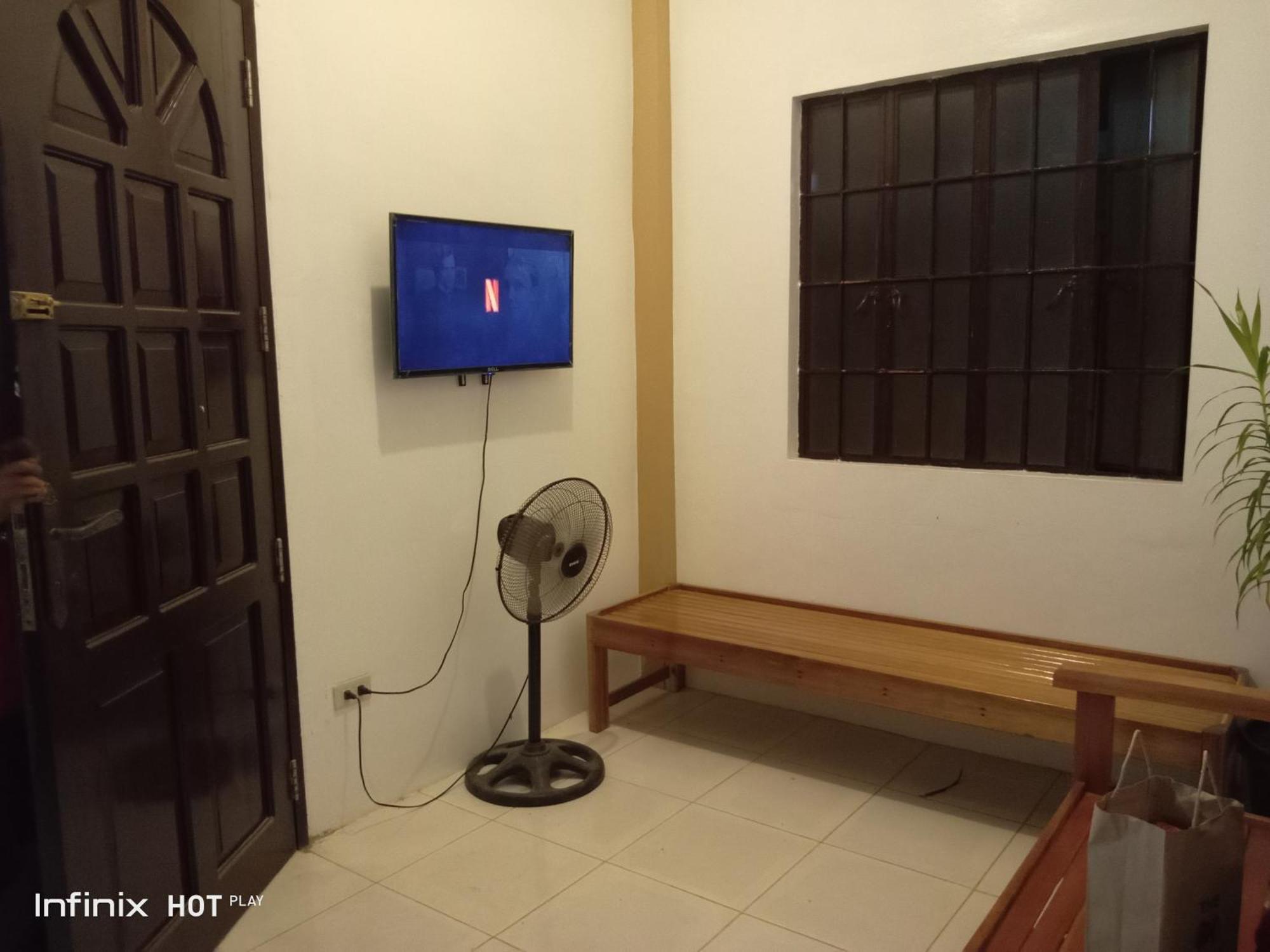 Estrelle Orange House - Backpackers Hub Apartment Puerto Princesa Exterior photo