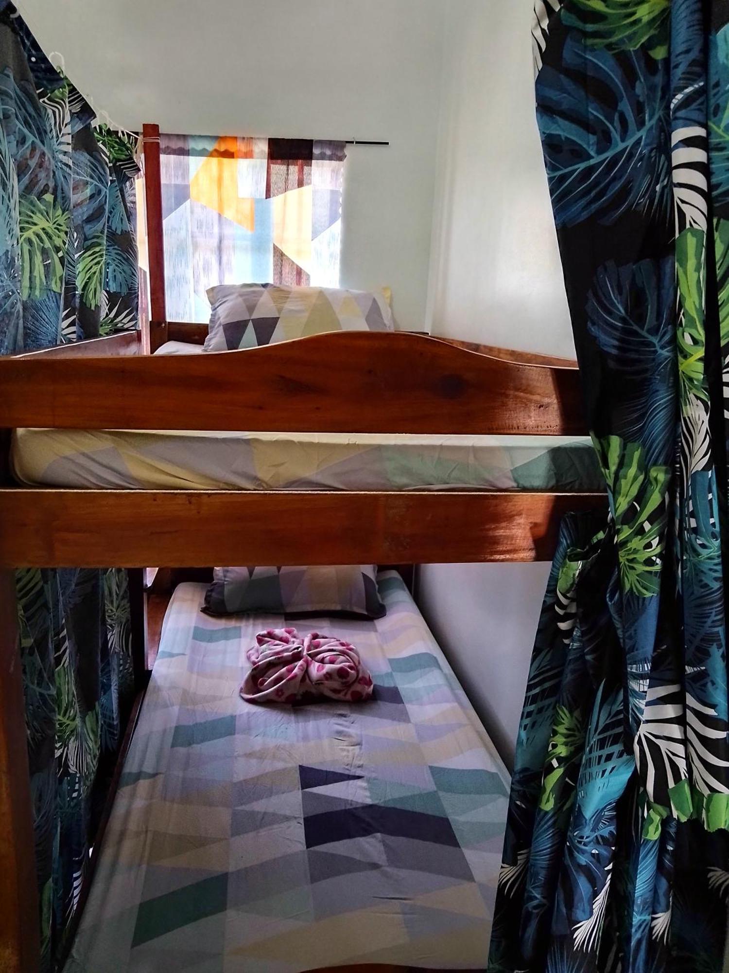 Estrelle Orange House - Backpackers Hub Apartment Puerto Princesa Exterior photo