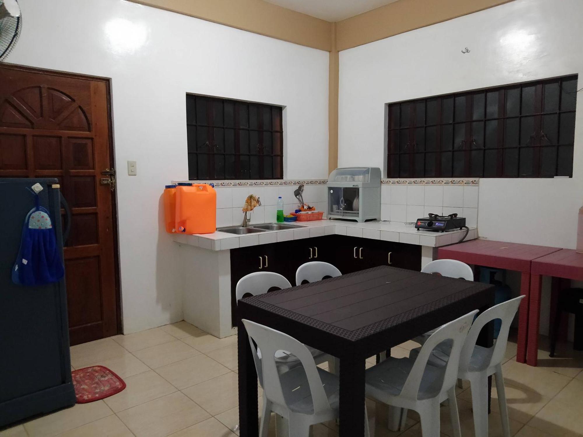Estrelle Orange House - Backpackers Hub Apartment Puerto Princesa Exterior photo