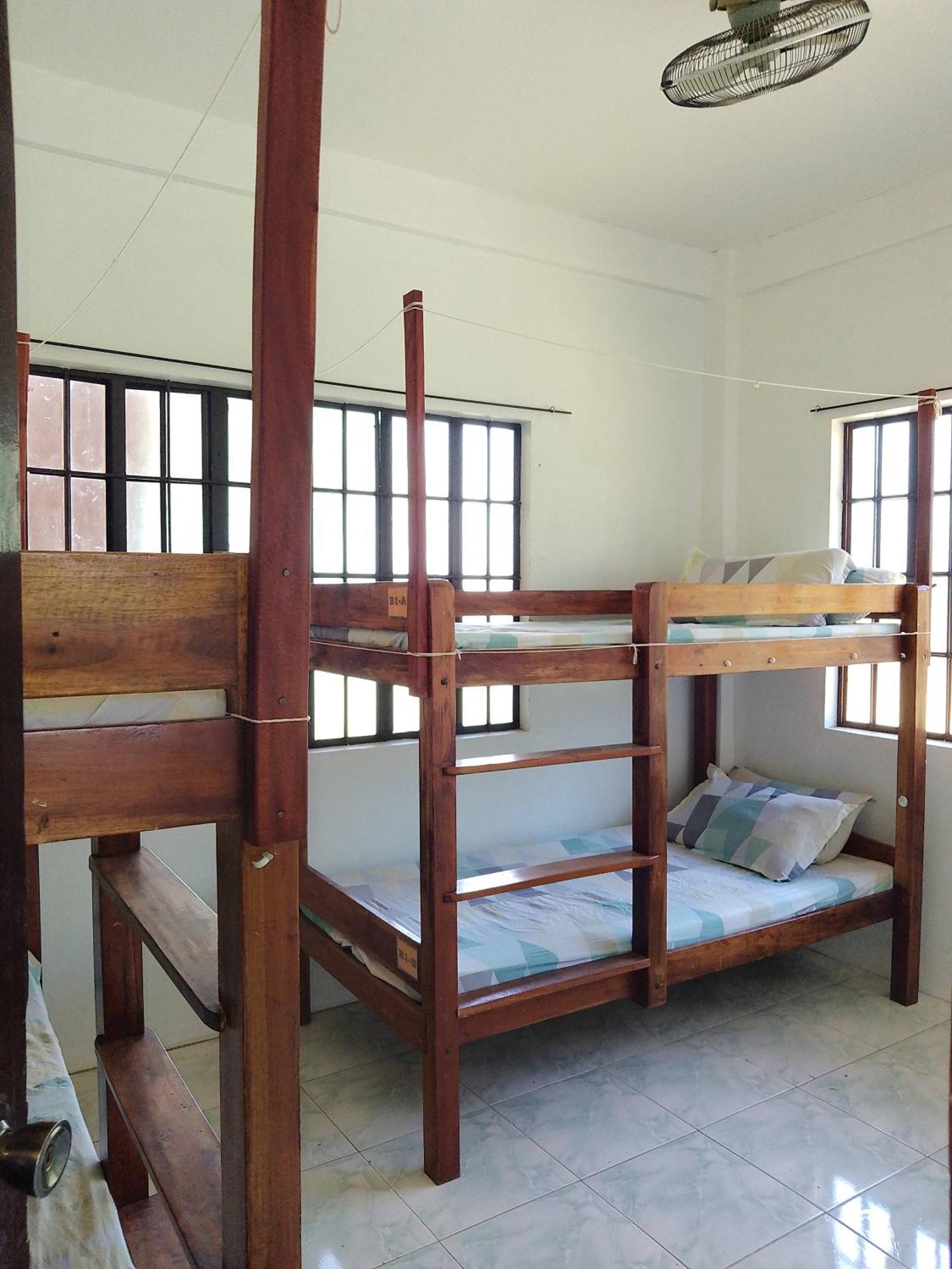 Estrelle Orange House - Backpackers Hub Apartment Puerto Princesa Exterior photo