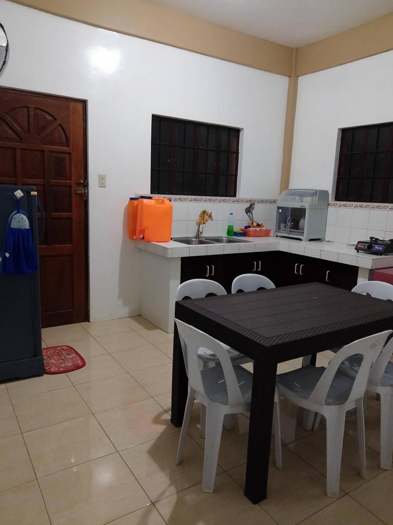 Estrelle Orange House - Backpackers Hub Apartment Puerto Princesa Exterior photo