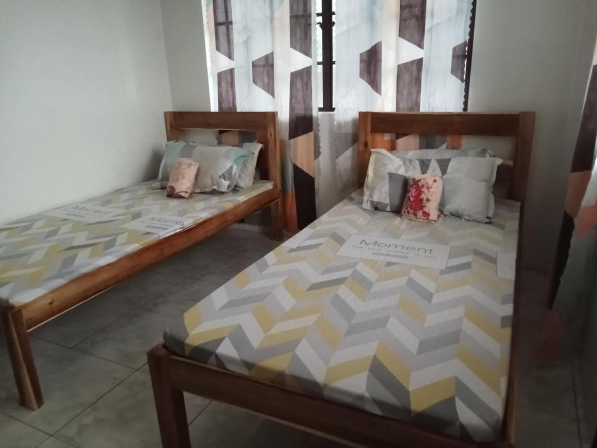Estrelle Orange House - Backpackers Hub Apartment Puerto Princesa Exterior photo